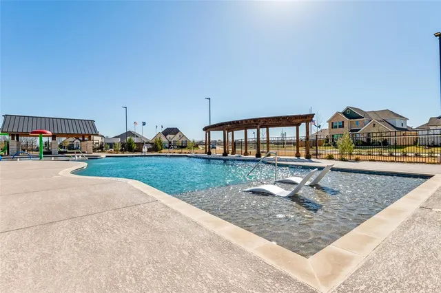 $485,500 | 425 Lost Crk Trail, Waxahachie, TX 75165
