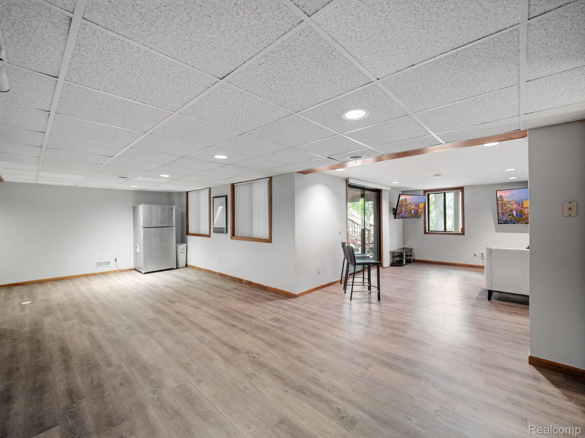 1290 Grandview Drive Rochester, MI 48306 - Photo 28 of 32 Gallery Image 28
