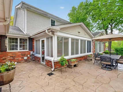 $1,099,000 | 138 Surrey Lane, Burr Ridge, IL 60527