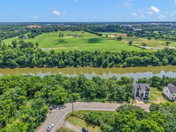 an aerial view of a yard