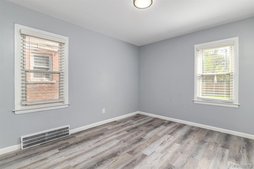 15810 Robson Street Detroit, MI 48227 - Photo 9 of 17