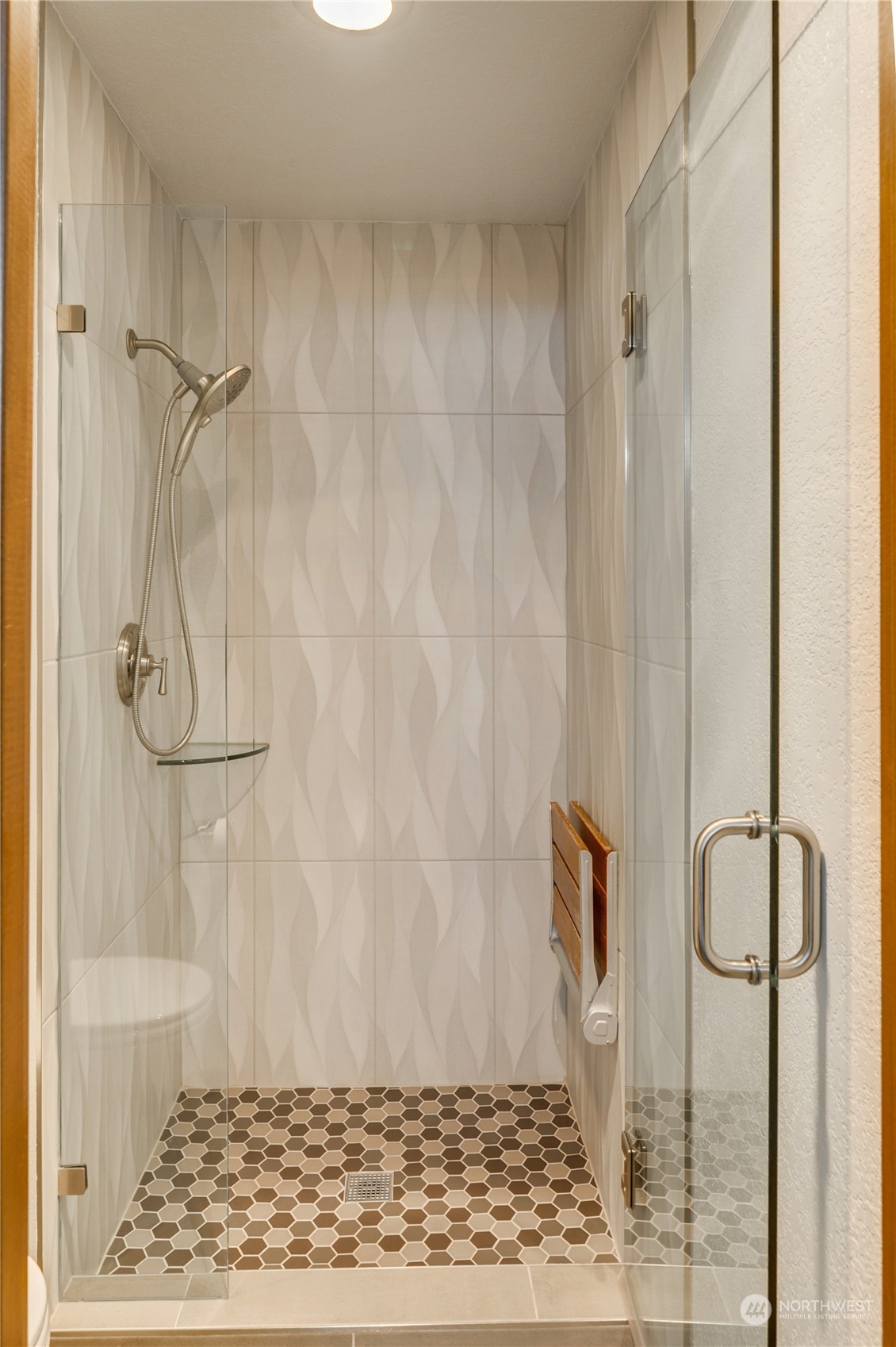 717 Daley Street Edmonds, WA 98020 - Photo 19 of 40 a bathroom with a shower