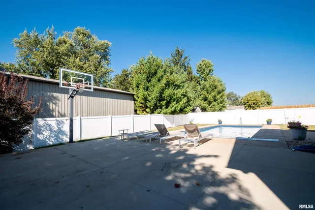 $485,000 | 610 Westminster Drive, Washington, IL 61571