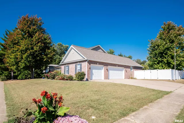 $485,000 | 610 Westminster Drive, Washington, IL 61571