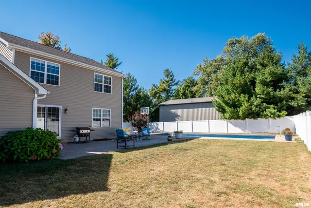 $485,000 | 610 Westminster Drive, Washington, IL 61571