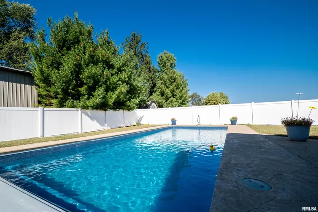 $485,000 | 610 Westminster Drive, Washington, IL 61571