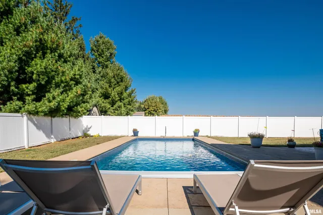 $485,000 | 610 Westminster Drive, Washington, IL 61571