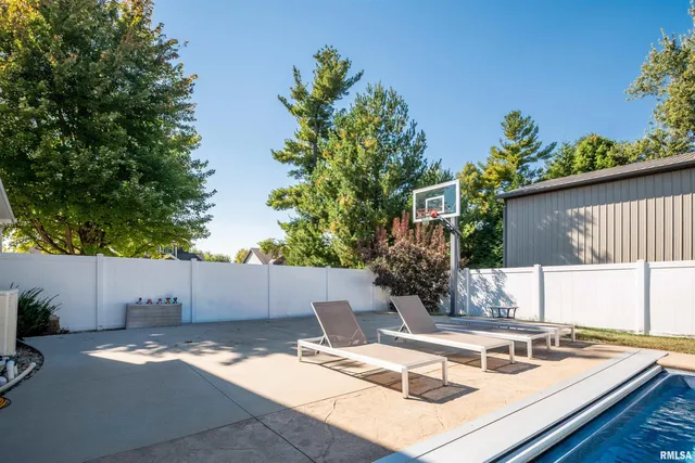 $485,000 | 610 Westminster Drive, Washington, IL 61571