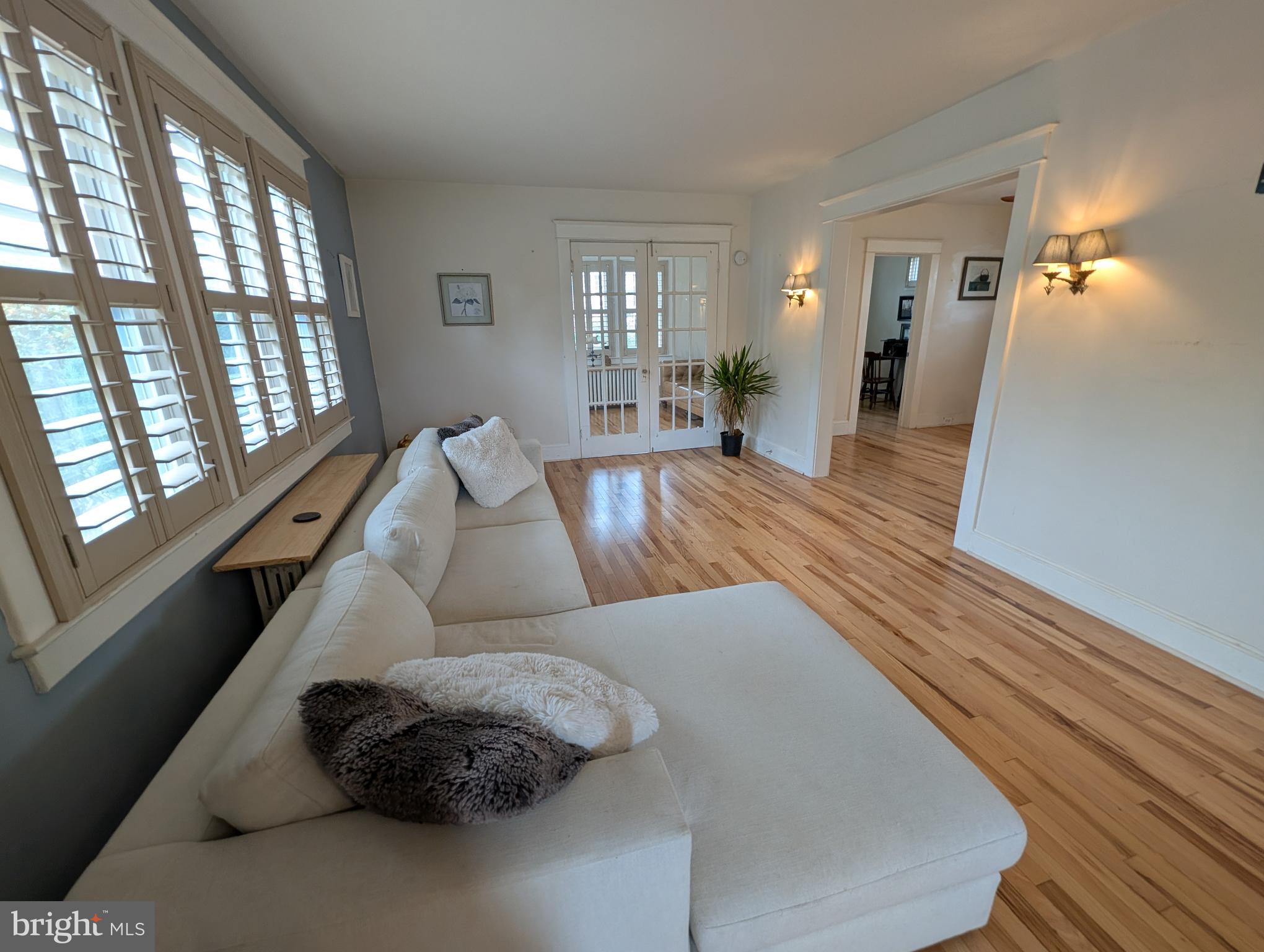 4500 Ridge Avenue Halethorpe, MD 21227 - Photo 12 of 69 living room