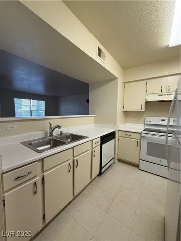 $1,295 | 8101 West Flamingo Road, Unit 1128, Las Vegas, NV 89147