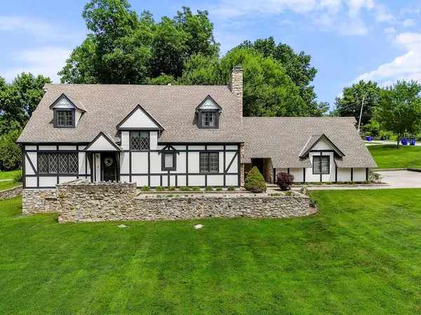 $495,000 | 5475 Clare Road, Shawnee, KS 66226