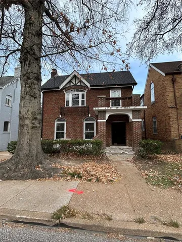 $1,925 | 440 South Hanley Road, Unit 2, Clayton, MO 63105