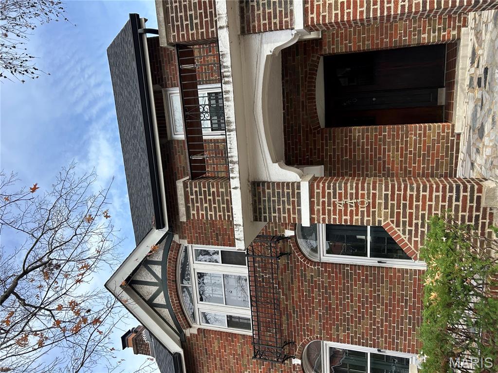 440 South Hanley Road, Unit 2 Clayton, MO 63105 - Photo 2 of 29