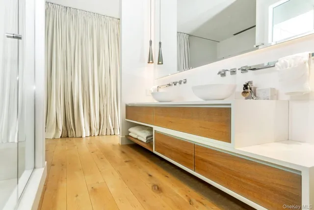 a view of utility room