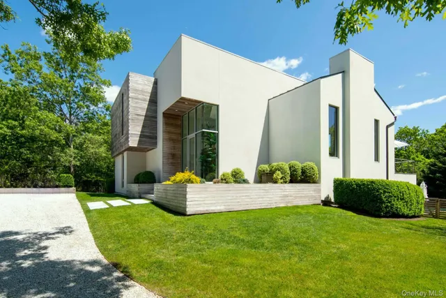 a view of a back yard of the house