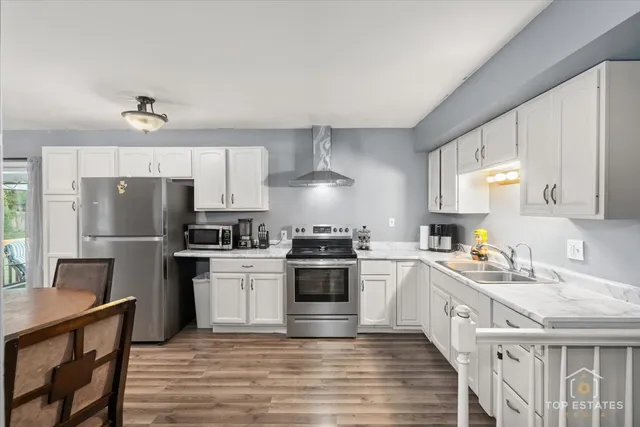 $439,900 | 48W201 Keslinger Road, Maple Park, IL 60151