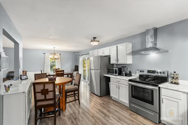 $439,900 | 48W201 Keslinger Road, Maple Park, IL 60151