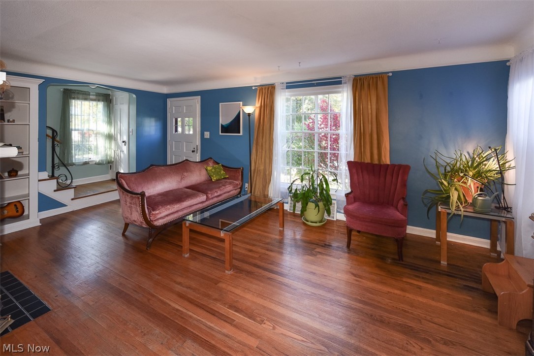 1525 South Noble Road Cleveland, OH 44121 - Photo 5 of 31