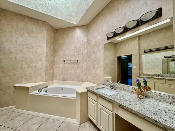 $2,200 | 1215 Wood Haven Court, Sugar Land, TX 77479