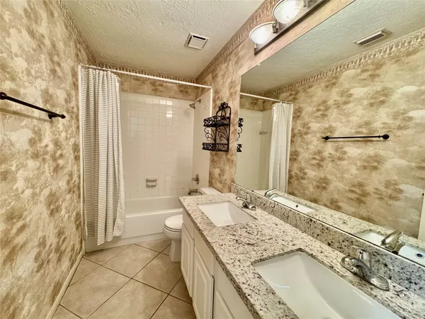 $2,200 | 1215 Wood Haven Court, Sugar Land, TX 77479