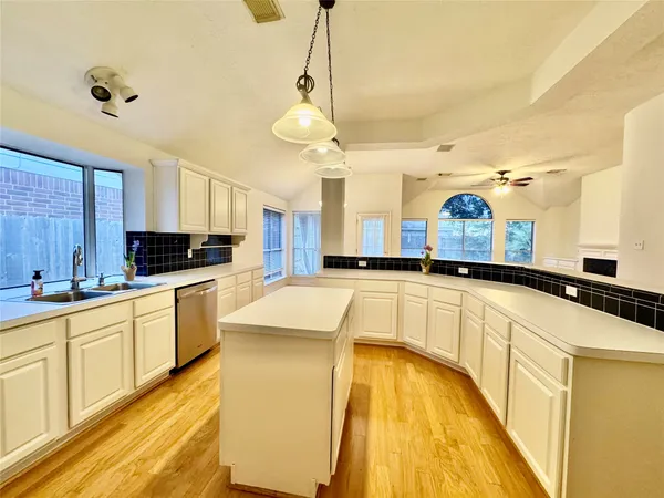 $2,200 | 1215 Wood Haven Court, Sugar Land, TX 77479