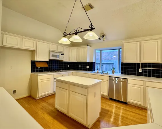 $2,200 | 1215 Wood Haven Court, Sugar Land, TX 77479