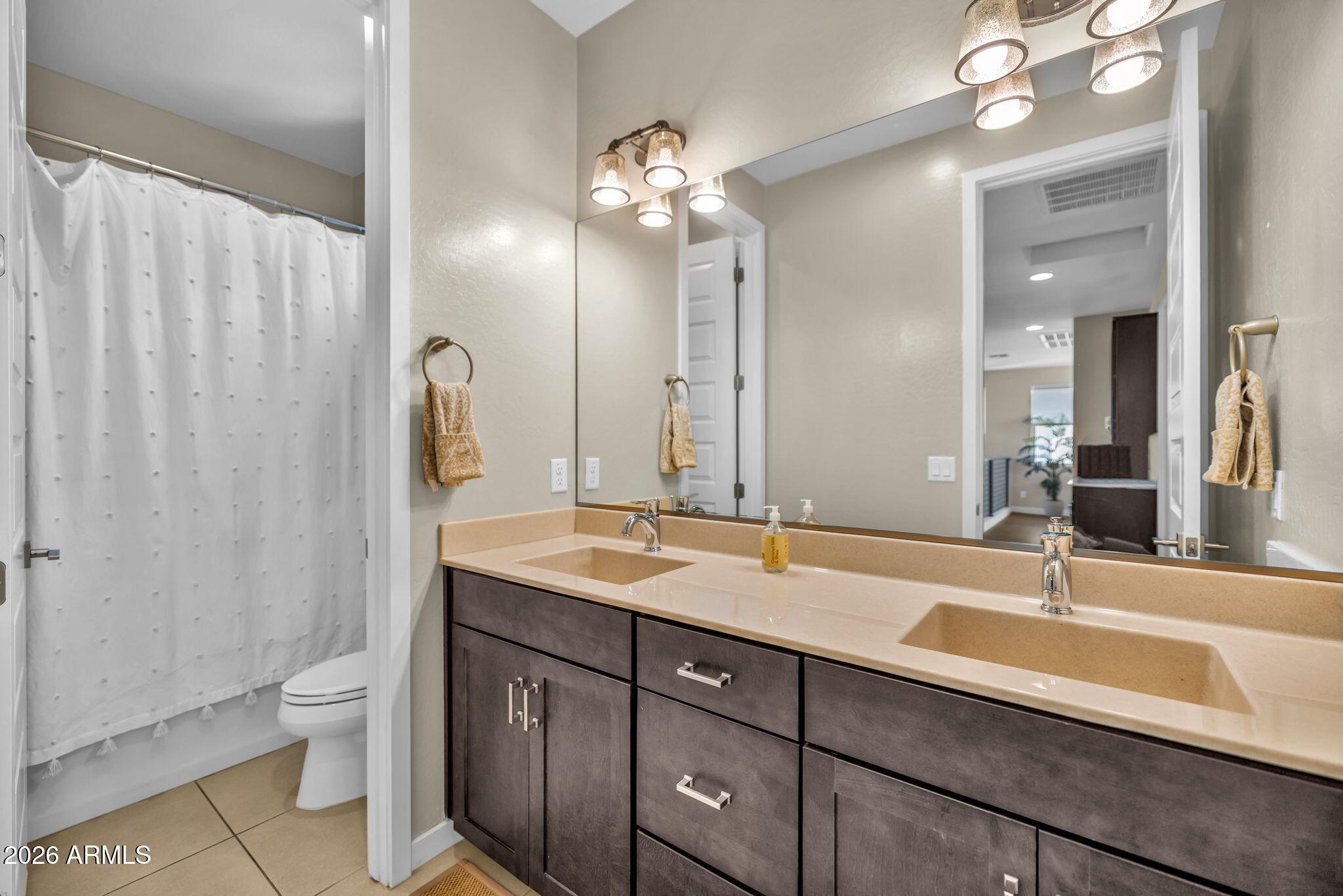 1555 East Ocotillo Road, Unit 21 Phoenix, AZ 85014 - Photo 22 of 39 Bathroom #2