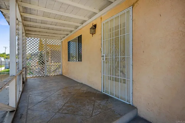a view of a livingroom with a ceiling fan and a ceiling fan