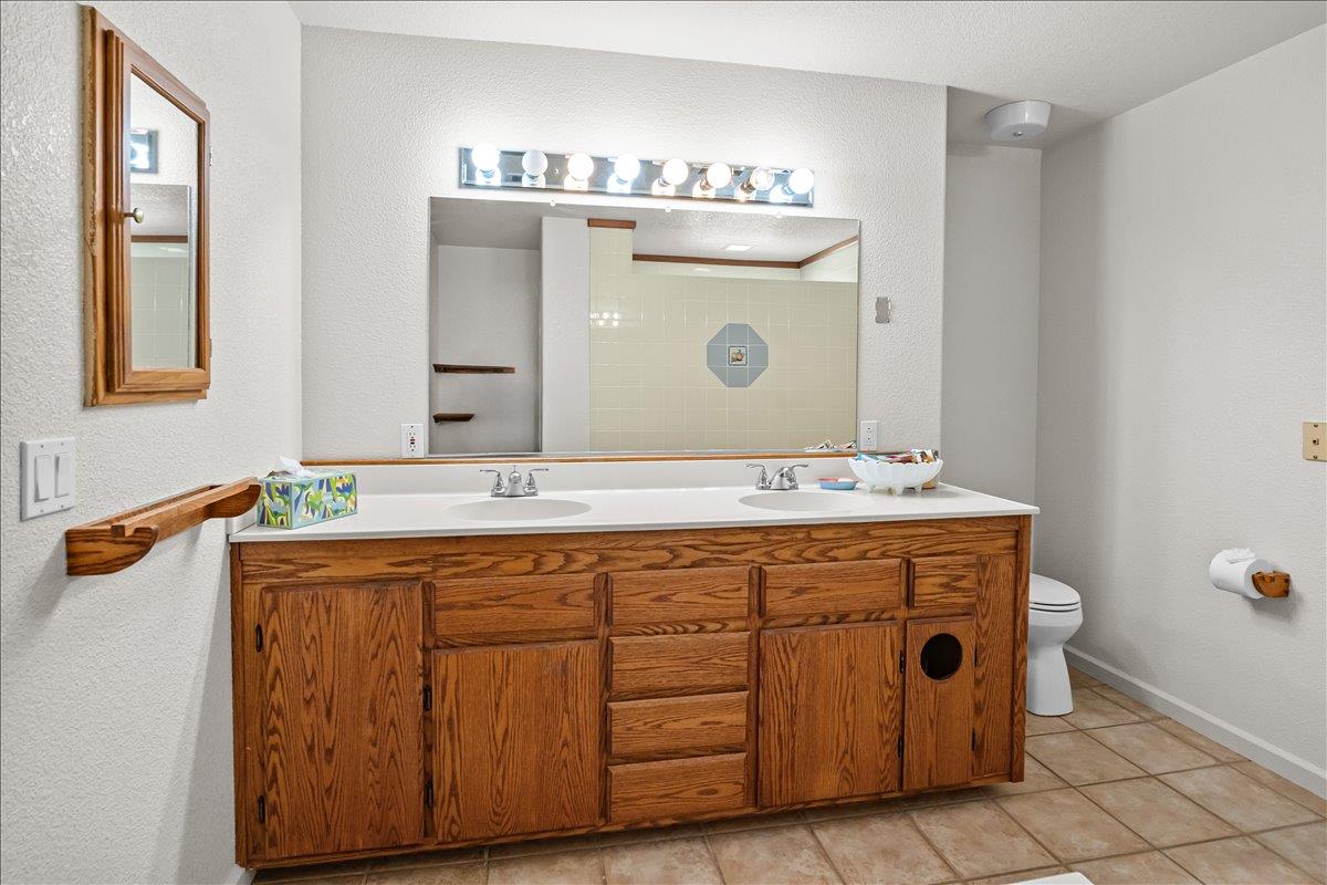 893 Wetherbee Avenue Manteca, CA 95337 - Photo 17 of 39 a bathroom with a double vanity sink mirror and