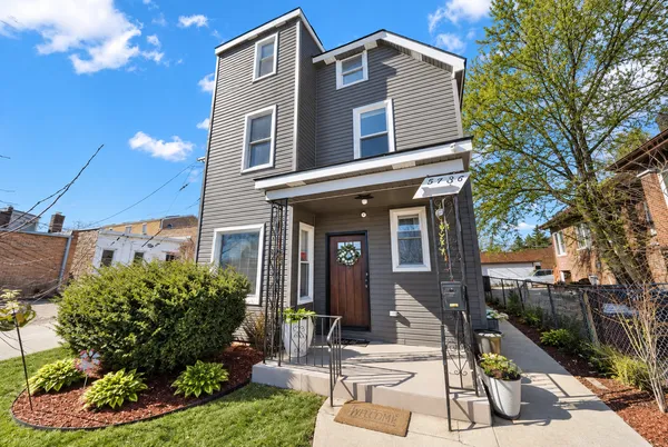 $379,999 | 9436 South Spaulding Avenue, Evergreen Park, IL 60805