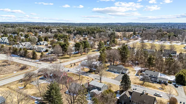 $610,000 | 3 Willow Lane, Cumberland, ME 04021