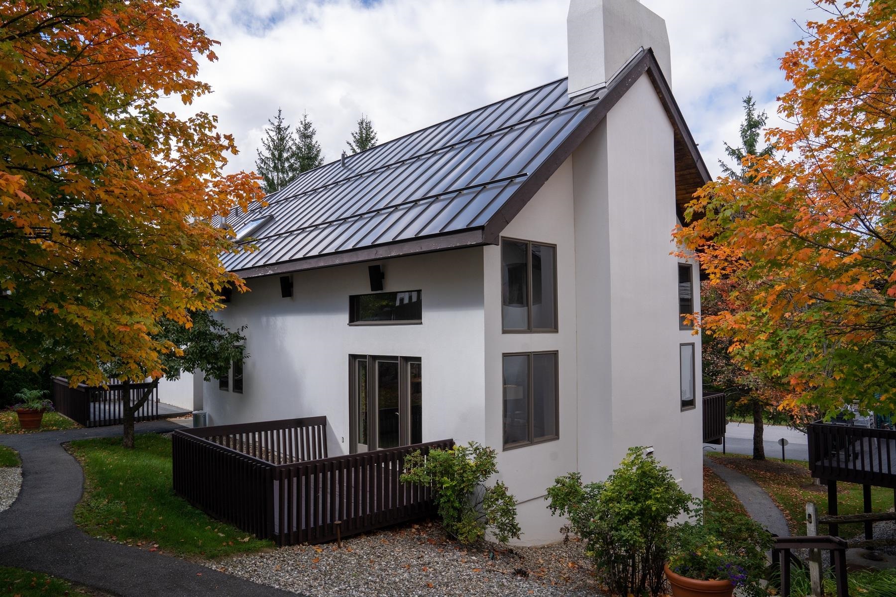 10 Middle Ridge Road, Unit 27 South Londonderry, VT 05155 - Photo 1 of 32