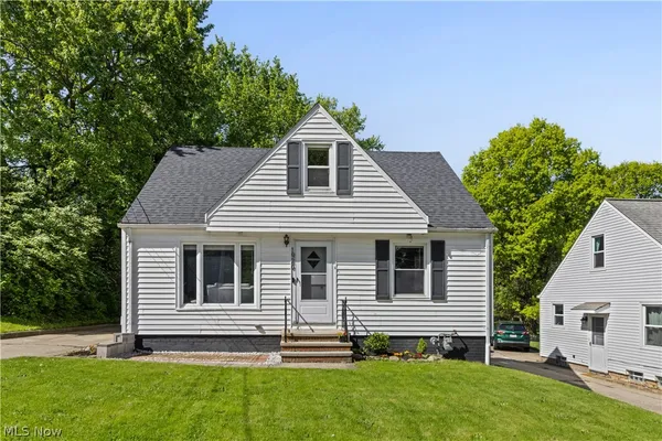 $194,000 | 1926 East 290th Street, Wickliffe, OH 44092