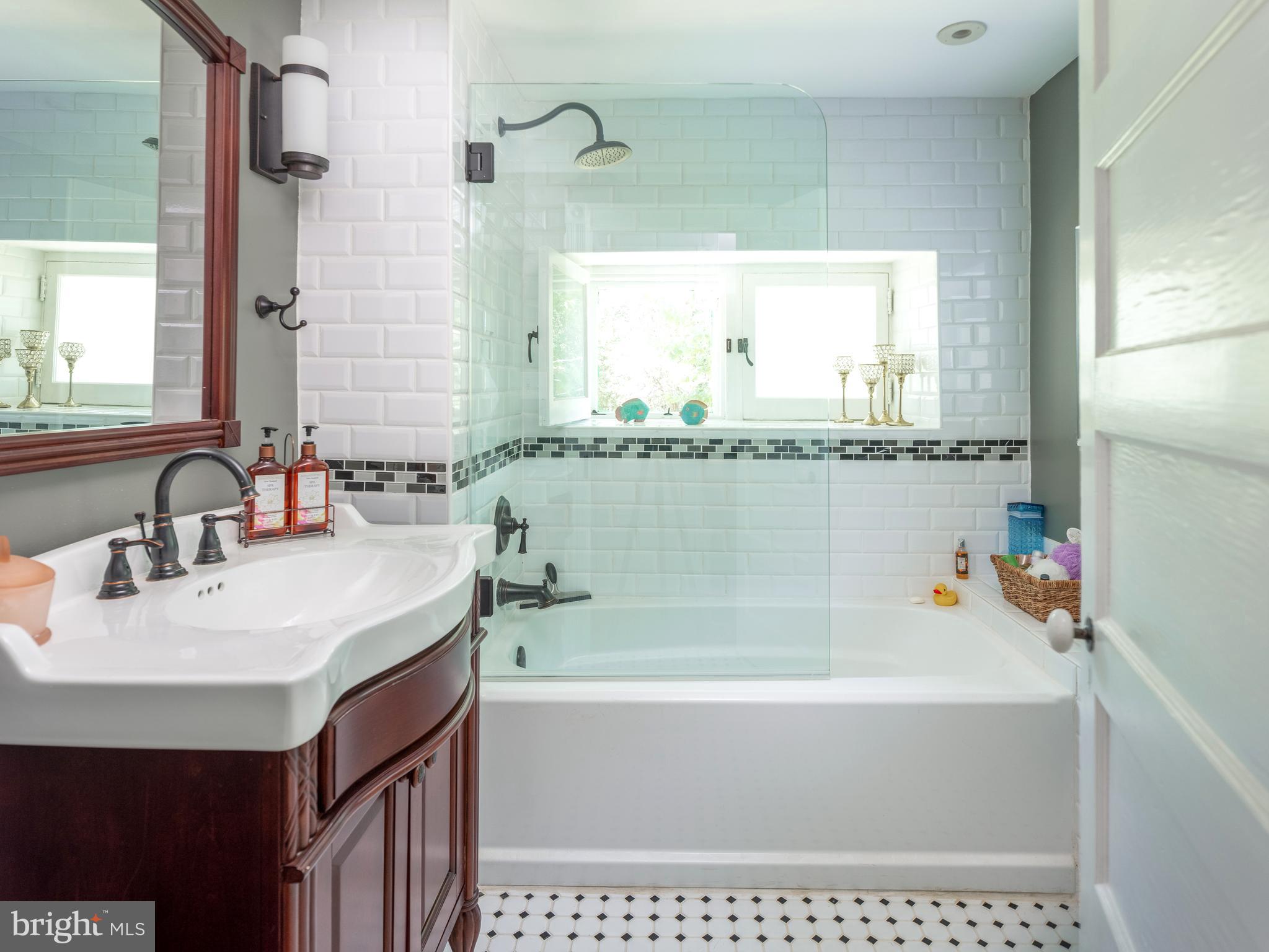 2606 North Sugan Road New Hope, PA 18938 - Photo 30 of 47 Hall Bath