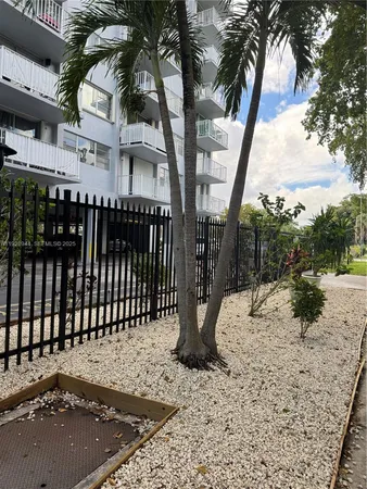 $1,450 | 1470 Northeast 125th Terrace, Unit 205, North Miami, FL 33161