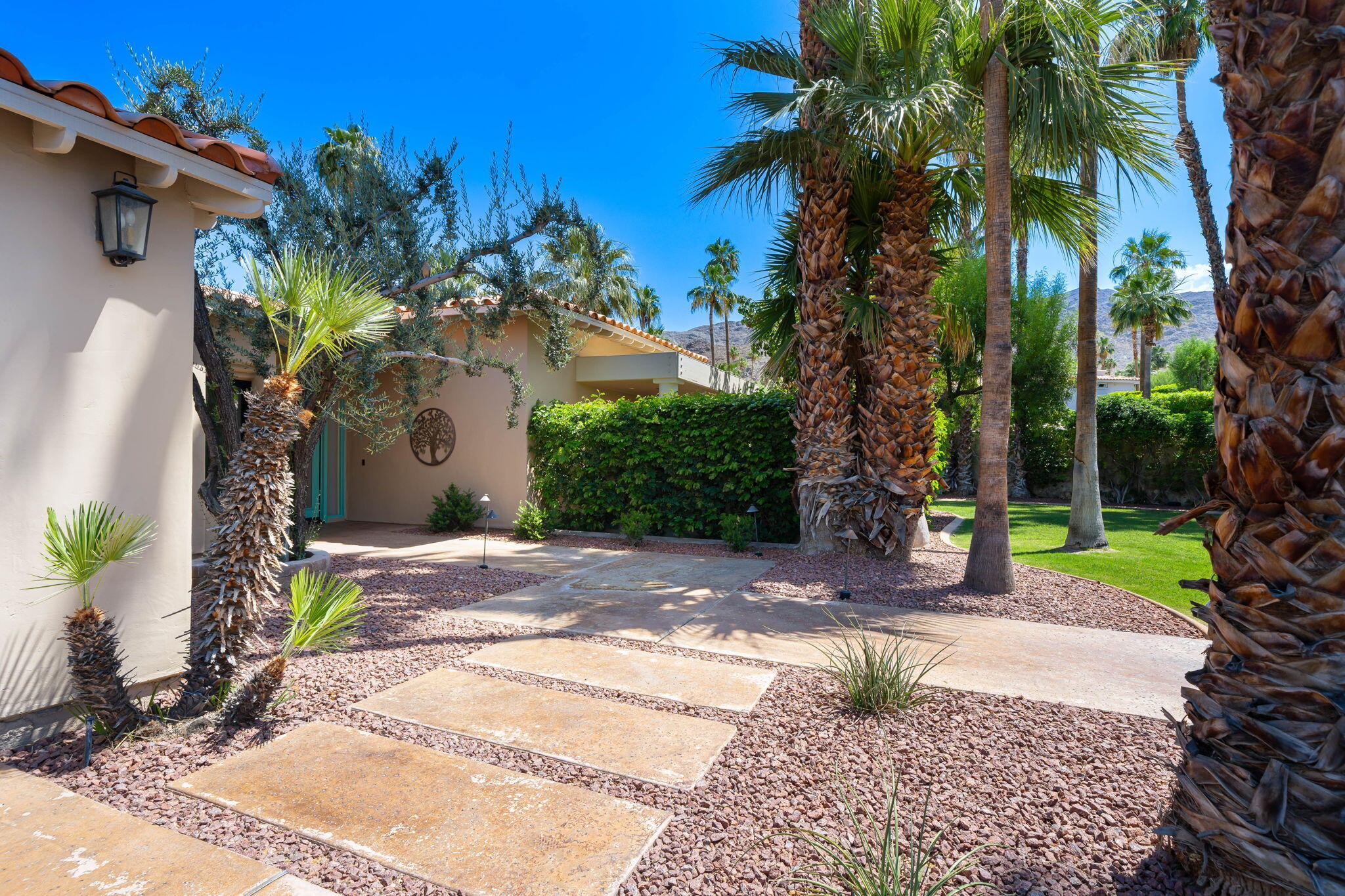 5 Terrace Place Rancho Mirage, CA 92270 - Photo 13 of 53 Entryway