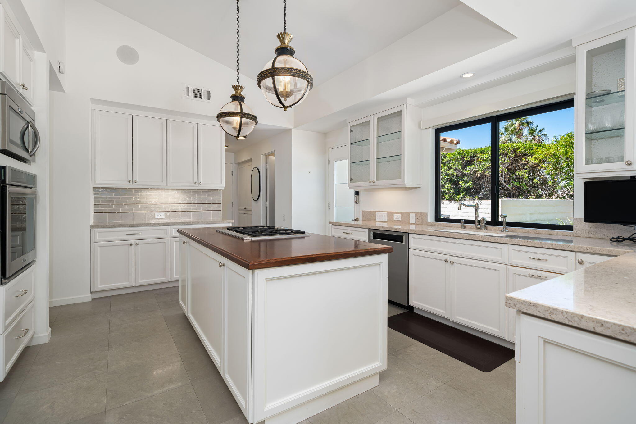 5 Terrace Place Rancho Mirage, CA 92270 - Photo 25 of 53 Island Kitchen