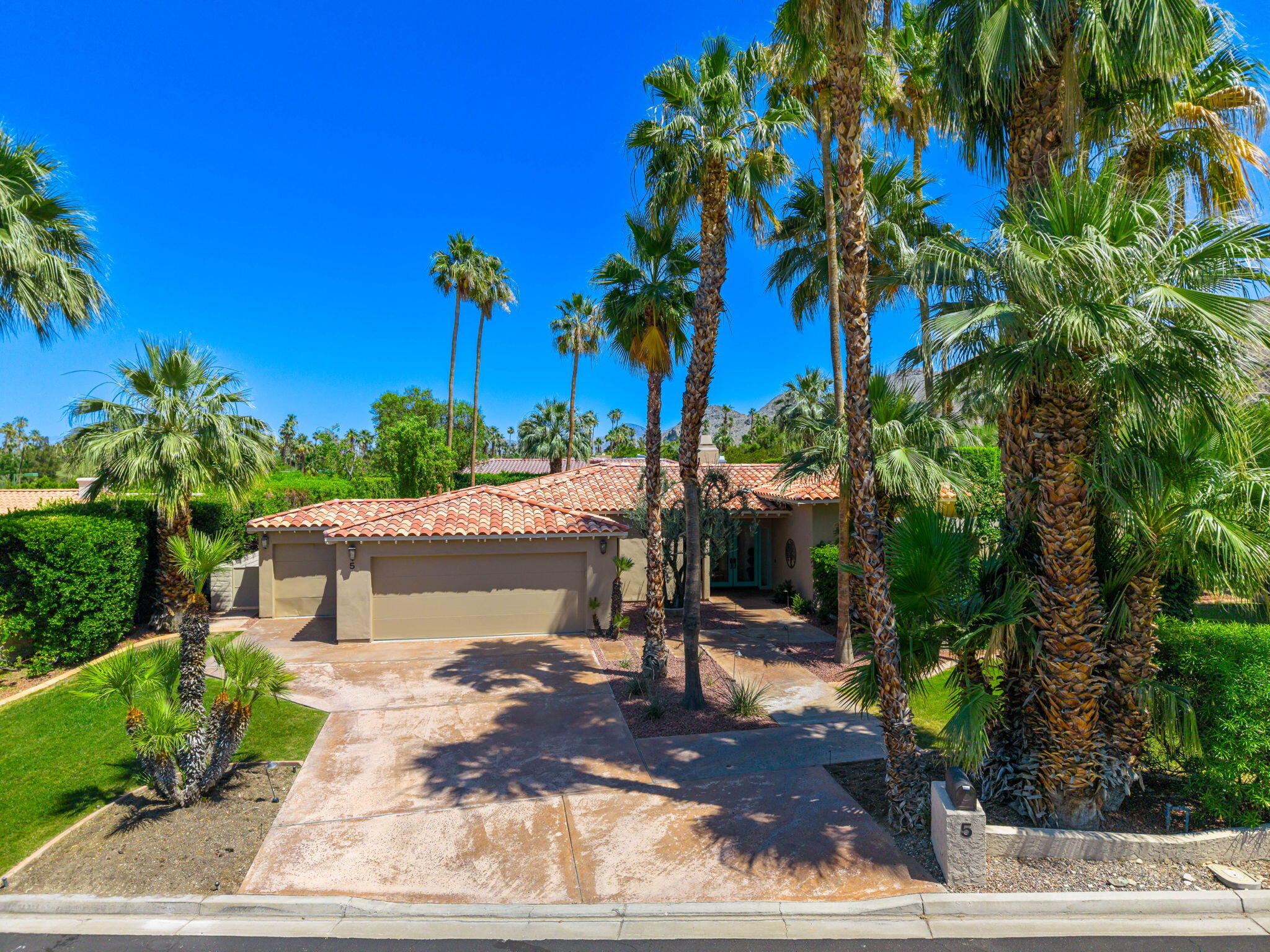 5 Terrace Place Rancho Mirage, CA 92270 - Photo 6 of 53 a view of a yard with plants