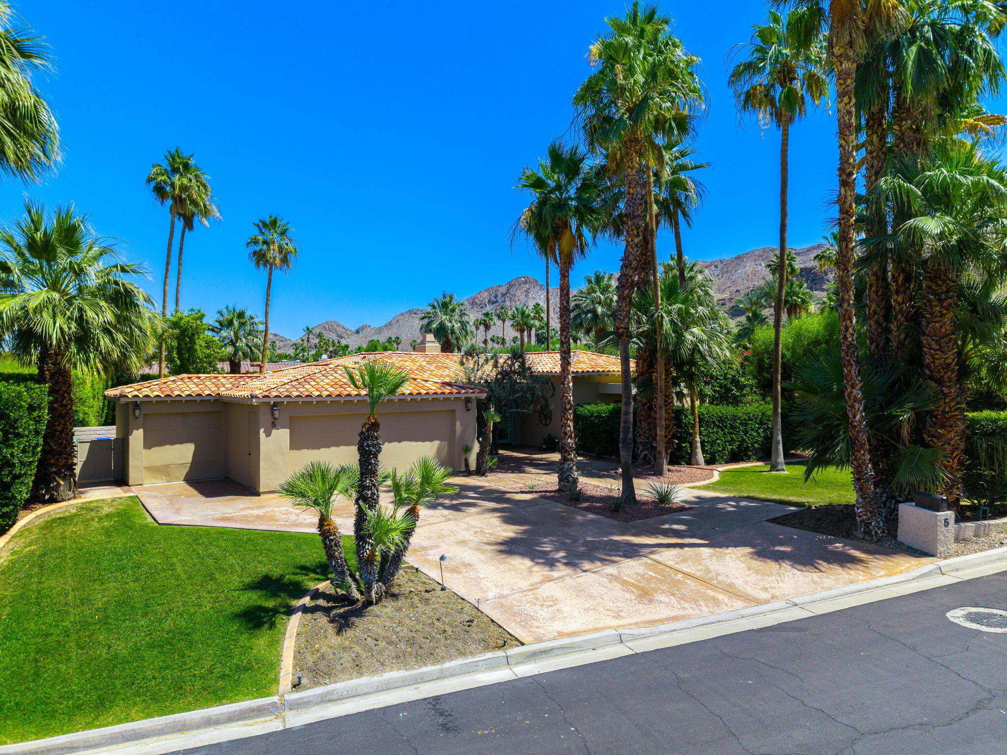 5 Terrace Place Rancho Mirage, CA 92270 - Photo 7 of 53 a view of a backyard