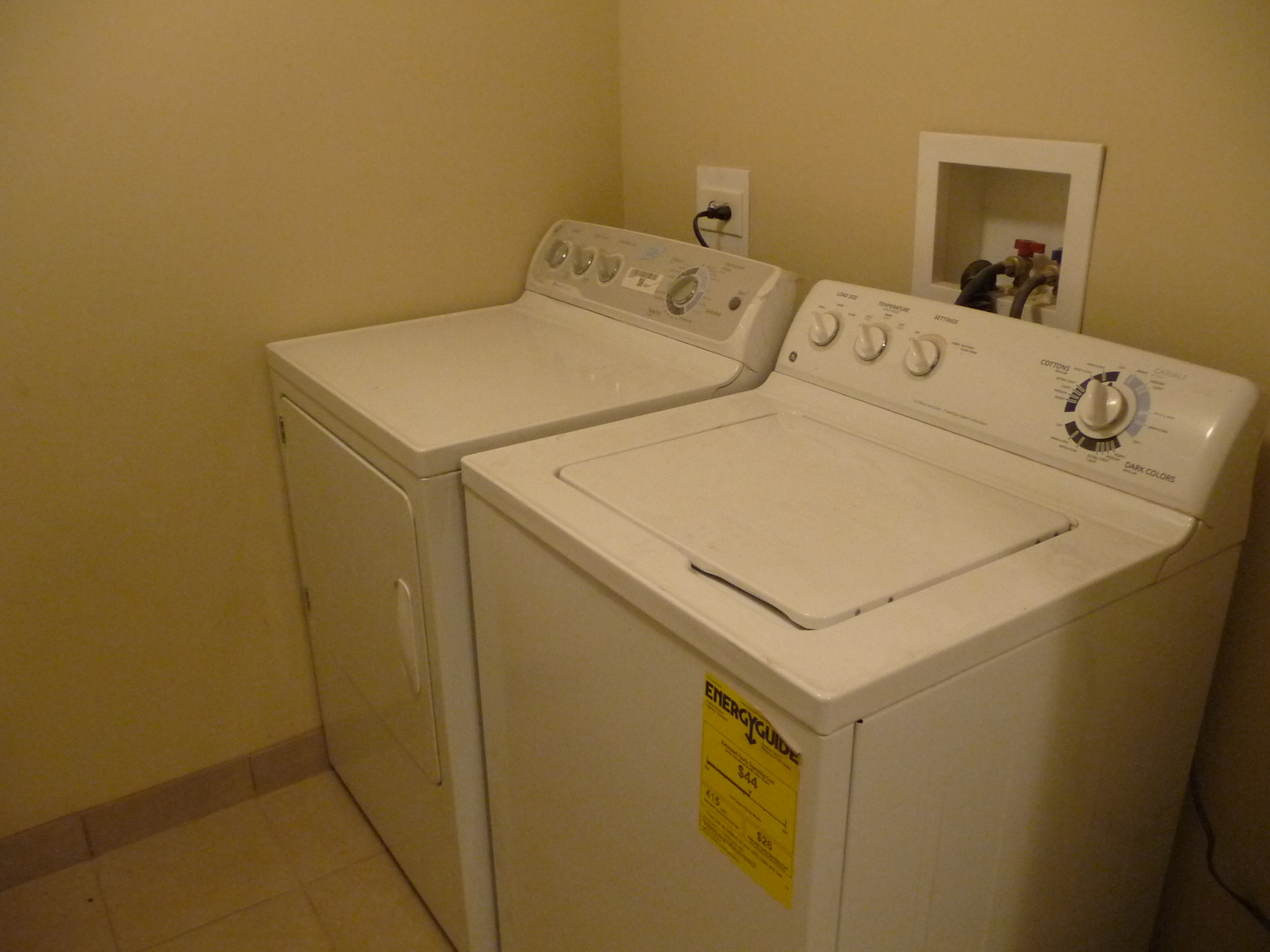 1803 West Superior Street, Unit GDN Chicago, IL 60622 - Photo 14 of 14 a utility room with dryer and washer