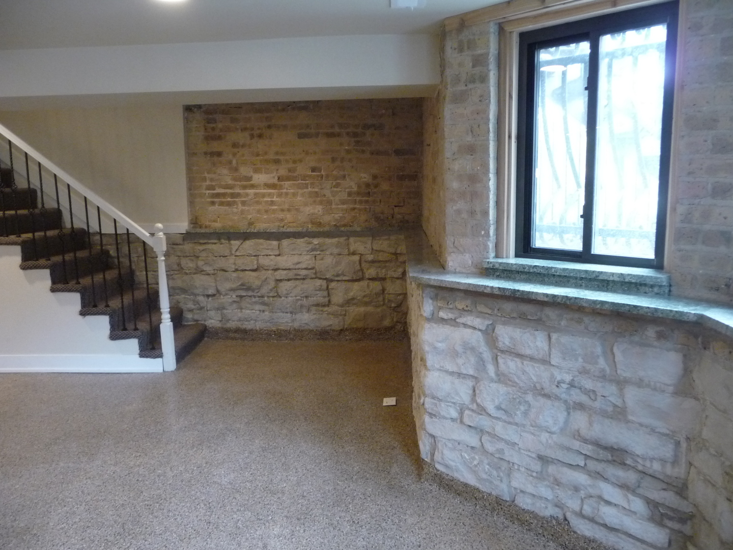 1803 West Superior Street, Unit GDN Chicago, IL 60622 - Photo 8 of 14 a view of entryway with wooden floor