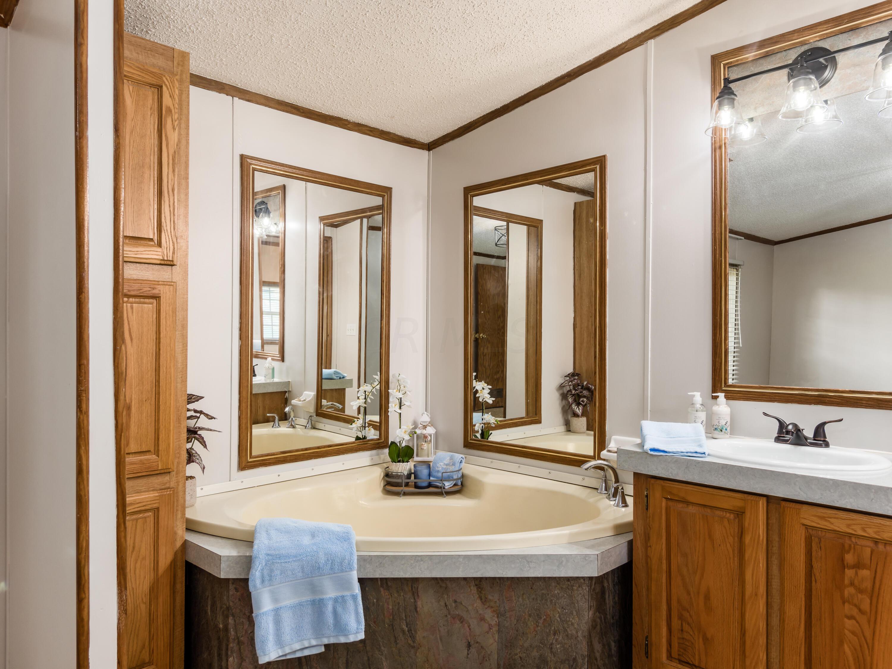 367 Chambersburg Road Columbus, OH 43207 - Photo 36 of 37 Master Bath
