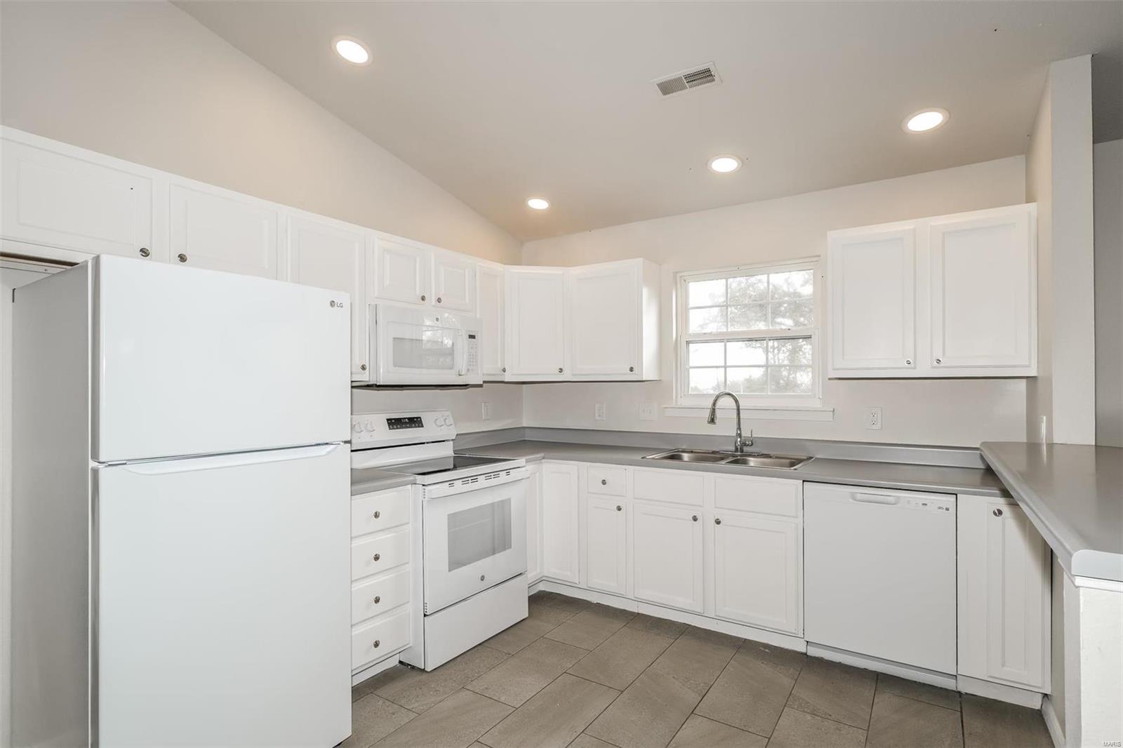 904 Summit Street Festus, MO 63028 - Photo 7 of 16