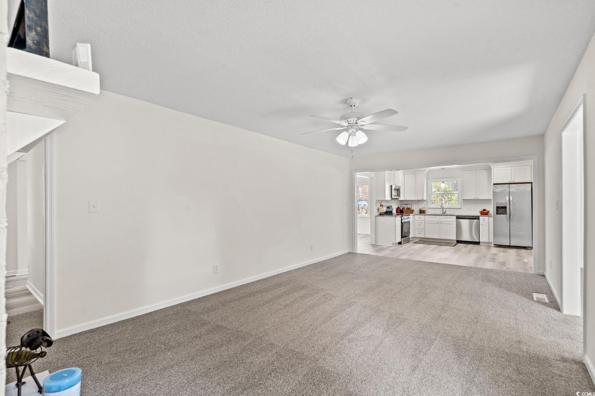 83 Pond Street Georgetown, SC 29440 - Photo 11 of 36 Family room 1