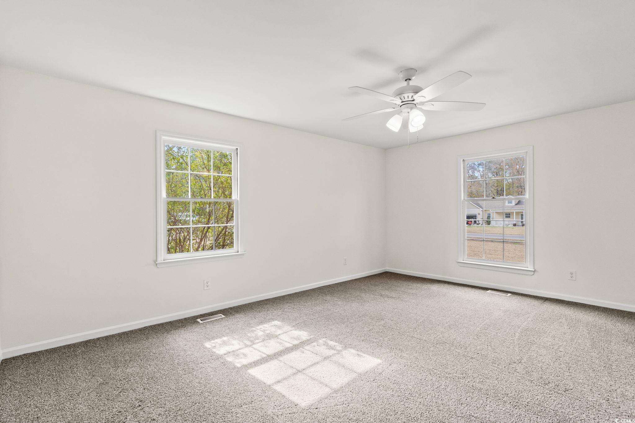 83 Pond Street Georgetown, SC 29440 - Photo 21 of 36 Hall bathroom