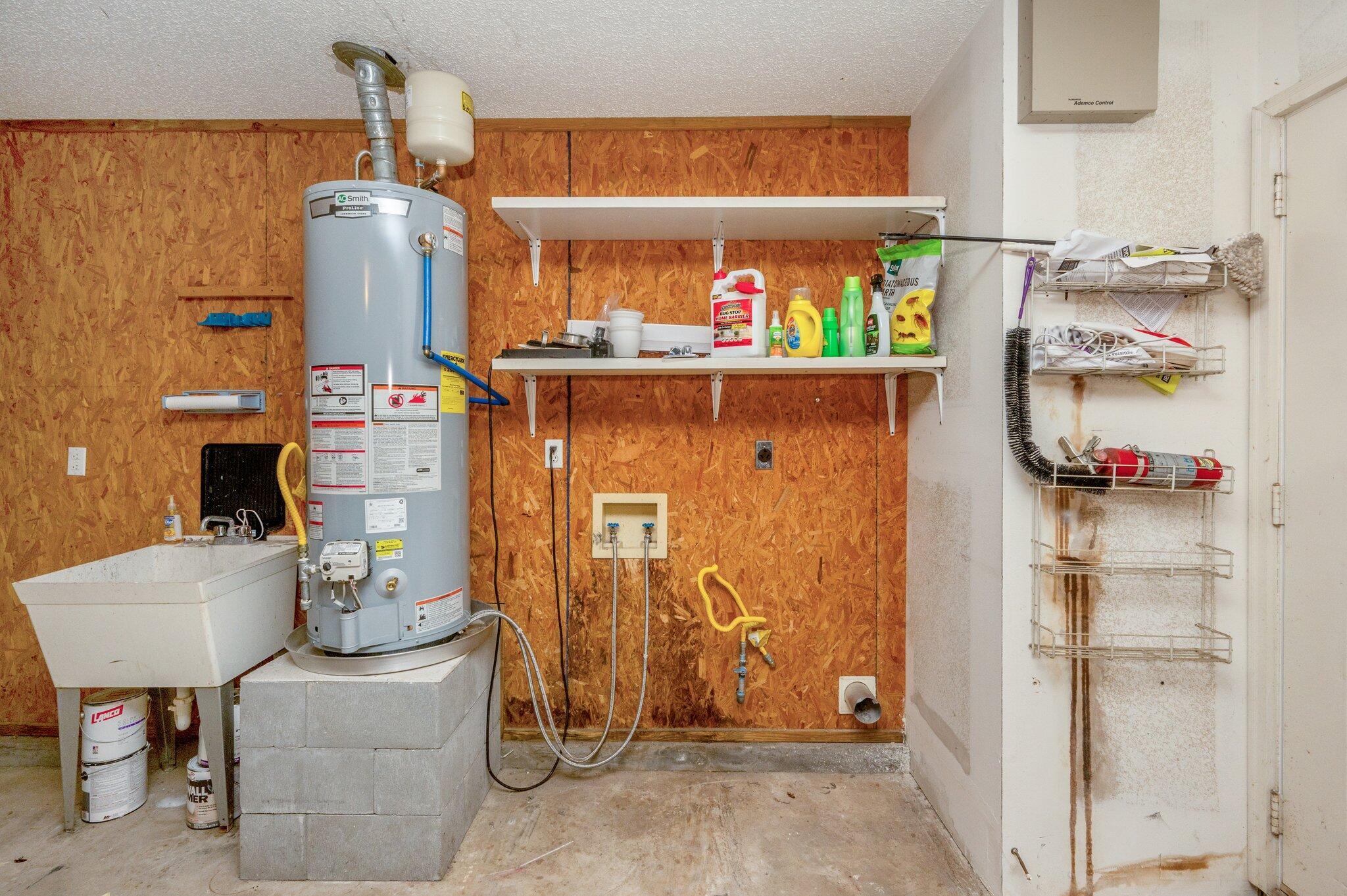 9 Holly Road Crestview, FL 32539 - Photo 26 of 32 a dining room with furniture and a window