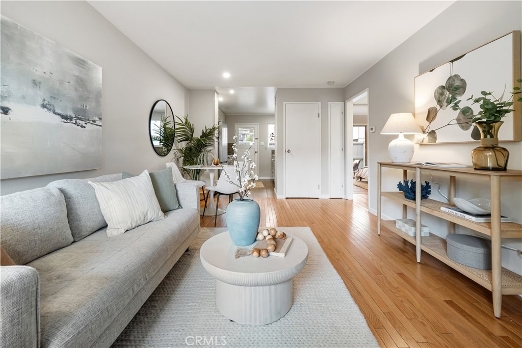 61 Pixley Avenue, Unit 3 Corte Madera, CA 94925 - Photo 4 of 17 a living room with furniture and wooden floor