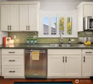 $1,025,000 | 914 West Howe Street, Seattle, WA 98119