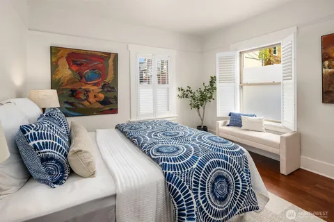 $1,025,000 | 914 West Howe Street, Seattle, WA 98119