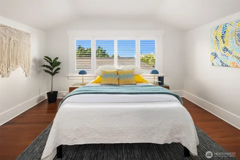 $1,025,000 | 914 West Howe Street, Seattle, WA 98119